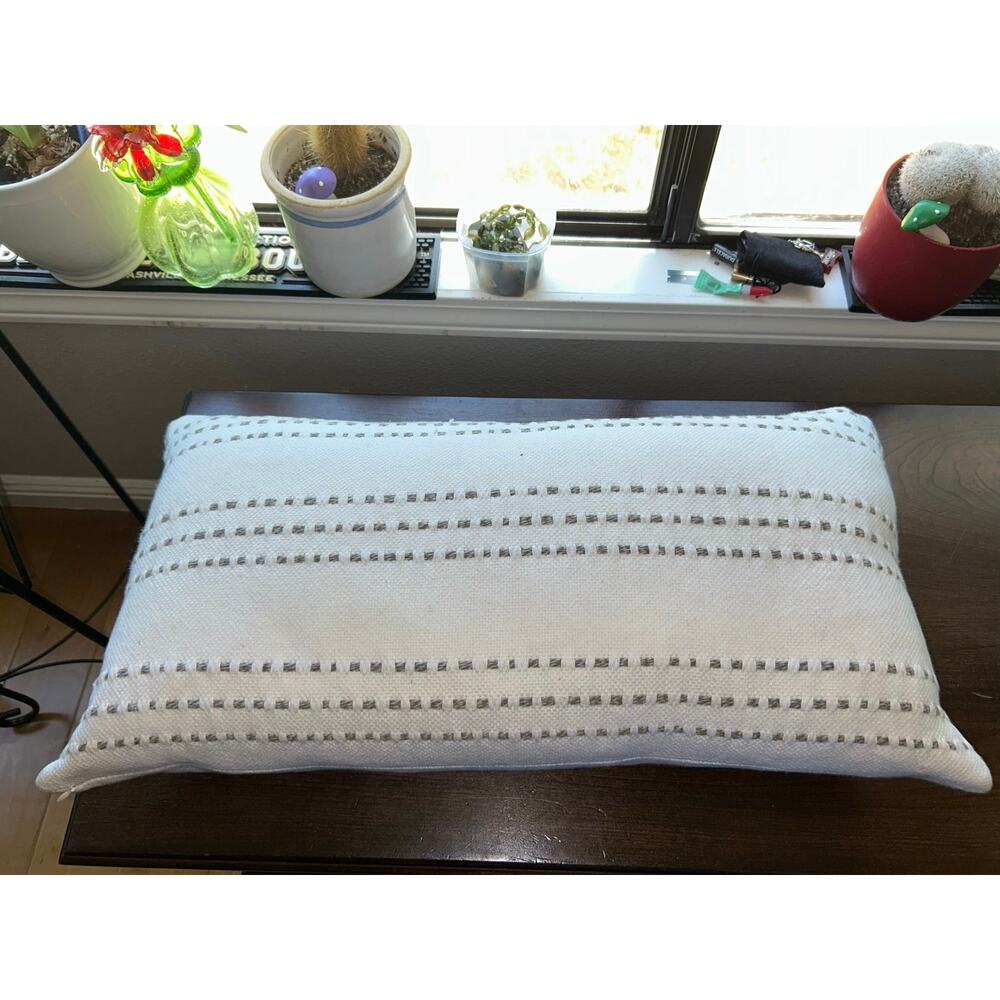 Lauren Ralph Lauren lumbar pillow textured woven design - Picture 5 of 9